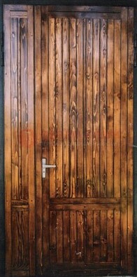 Коричневая металлическая дверь с евровагонкой ДЕ-10 в Воскресенске