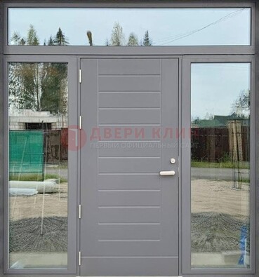 Серая стальная дверь с панелью МДФ и стеклянными фрамугами ДФГ-28 в Воскресенске