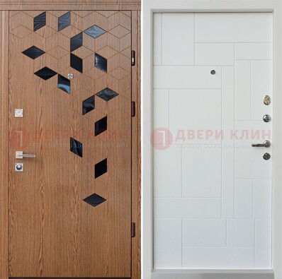 Коричневая металлическая дверь МДФ внутри белого цвета ДМ-256 в Воскресенске