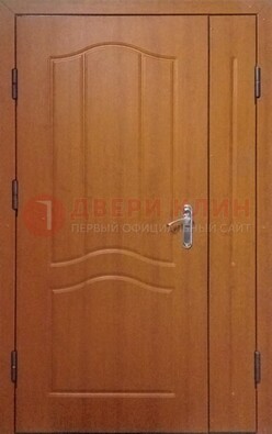 Коричневая двухстворчатая тамбурная дверь с МДФ ДМ-538 в Воскресенске