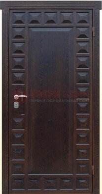 Темная железная дверь с массивом дуба ДМД-31 в Воскресенске