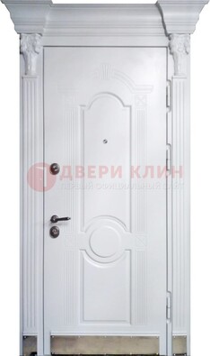 Белая металлическая дверь с массивом дуба для дома ДМД-59 в Воскресенске