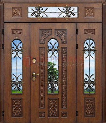 Коричневая парадная дверь со стеклом и ковкой ДПР-19 в частный дом в Воскресенске