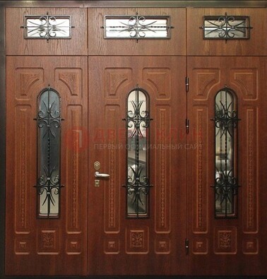 Парадная дверь с металлическими вставками и ковкой ДПР-72 в дом в Воскресенске