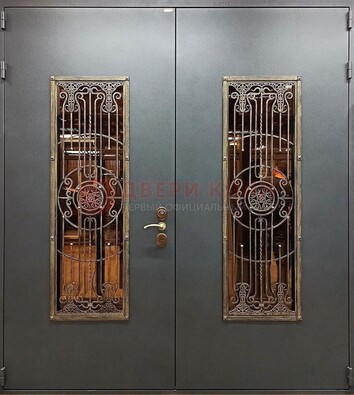 Входная металлическая парадная дверь со стеклом и ковкой ДПР-81 в Санкт-Петербурге