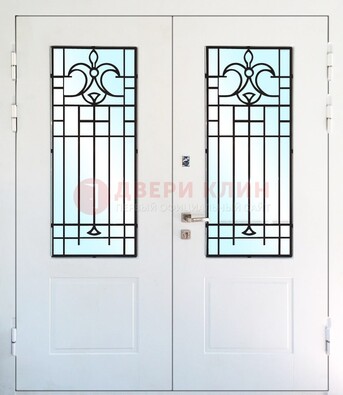 Антивандальная парадная дверь со стеклянными вставками и ковкой ДПР-8 в Воскресенске