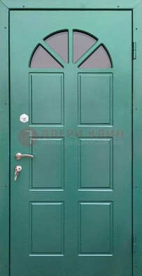 Зеленая стальная дверь со стеклом для дома ДС-28 в Воскресенске
