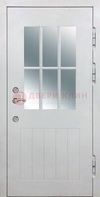 Белая уличная дверь со стеклом ДС-30 в Воскресенске