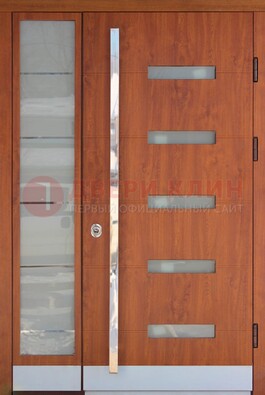 Коричневая металлическая дверь со стеклом ДС-72 в Воскресенске