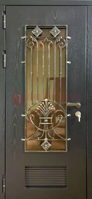Одностворчатая железная дверь со стеклом и ковкой для дома ДСК-101 в Воскресенске