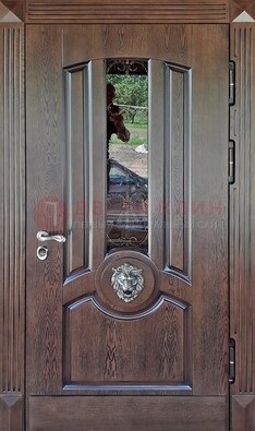 Коричневая уличная дверь со стеклом и ковкой ДСК-107 в Воскресенске