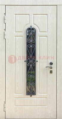 Светлая стальная дверь со стеклом и ковкой ДСК-118 в Воскресенске