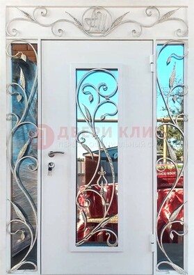 Белая входная дверь порошок со стеклом и ковкой ДСК-165 в Воскресенске