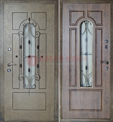 Внешняя стальная дверь со стеклом и ковкой зеленой ДСК-22 в Воскресенске