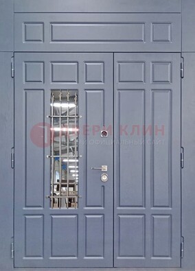 Серая двухстворчатая дверь Винорит со стеклом и ковкой ДСК-234 RAL 7024 в Воскресенске