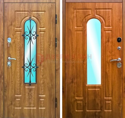 Входная дверь со стеклом и ковкой ДСК-54 для частного дома в Воскресенске