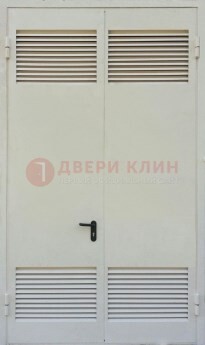 Белая металлическая противопожарная дверь с вентиляционной решеткой ДТ-6 в Воскресенске