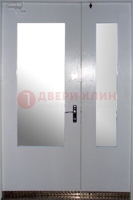 Белая  тамбурная дверь со стеклянными вставками ДТМ-18 в Воскресенске