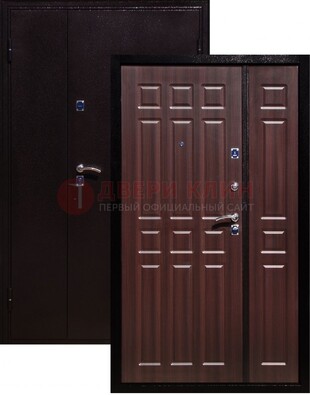 Коричневая металлическая тамбурная дверь ДТМ-24 в Воскресенске