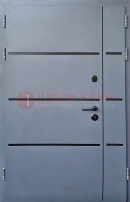 Серая металлическая тамбурная дверь с молдингами ДТМ-42 в Воскресенске