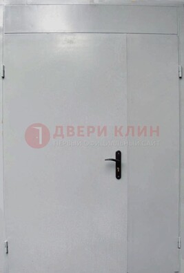 Белая металлическая тамбурная дверь ДТМ-5 в Воскресенске