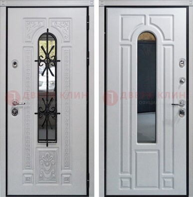 Белая стальная дверь с виноритом и ковкой снаружи ДВТ-197 в Воскресенске