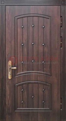Коричневая уличная дверь с виноритом для дома ДВТ-235 в Воскресенске
