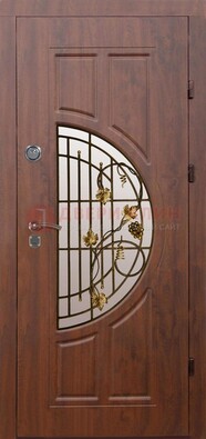 Стальная коричневая дверь с виноритом и ковкой ДВТ-82 в Воскресенске