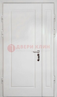 Полуторная металлическая дверь с МДФ в белом цвете ПЛ-24 в Воскресенске