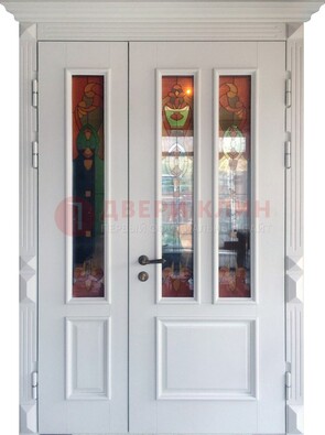 Белая полуторная металлическая дверь с витражом ВЖ-12 в Воскресенске