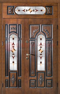 Коричневая двухстворчатая железная дверь с МДФ и витражом ВЖ-36 в Воскресенске